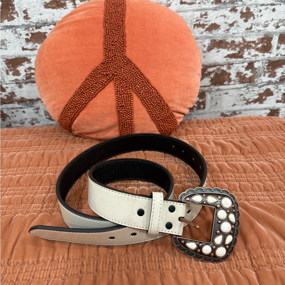 Elegant Cream Belt with Decorative Buckle